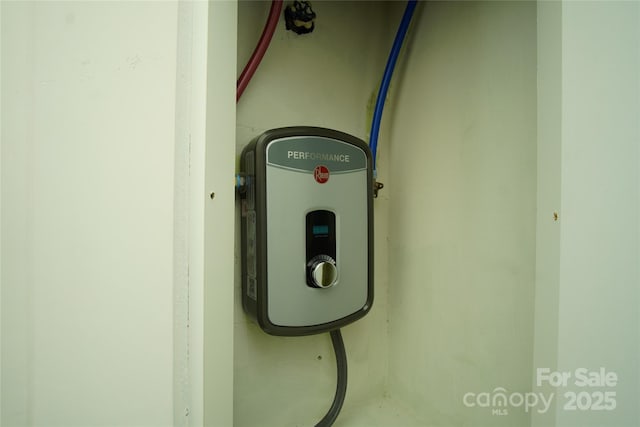 3974 Pleasant Plains Rd, Matthews, NC 28104 - detailed view of car charger
