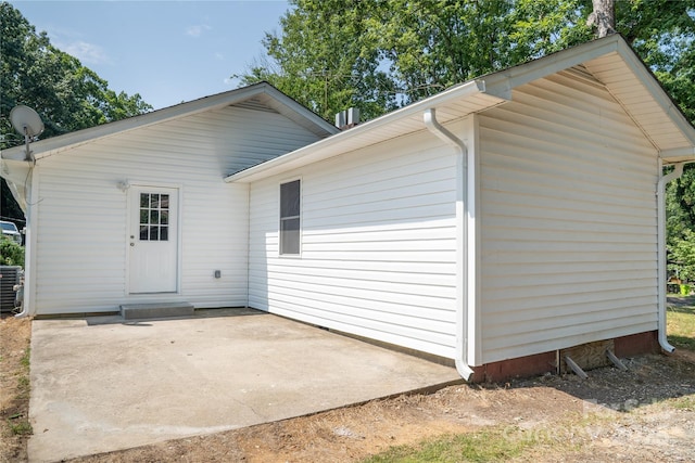 113 Oakleaf Dr, Landrum, SC 29356 - back of property with a patio