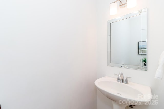 444 Cottonfield Cir, Waxhaw, NC 28173 - bathroom with a sink