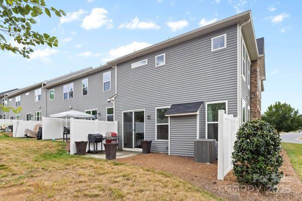 5860 Clan Maclaine Dr, Charlotte, NC 28278 - photo 30