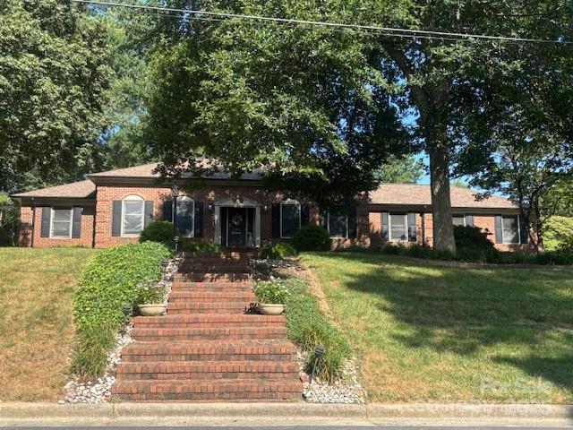 1201 Colonial Dr, Albemarle, NC 28001 - photo 2