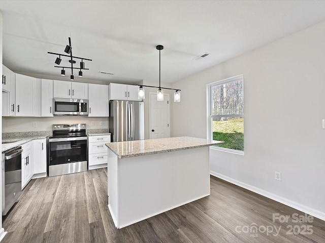 3201 Decapolis Dr, Charlotte, NC 28215 - photo 2