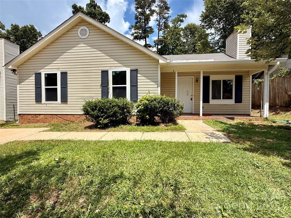 1209 Eagles Landing Dr, Charlotte, NC 28214 - photo 1