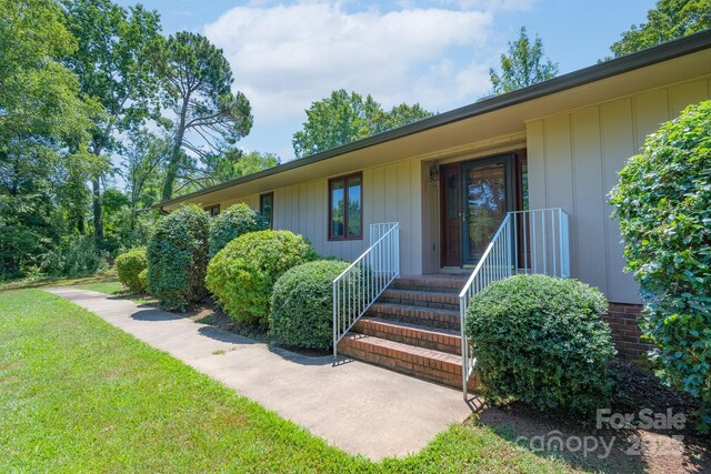 201 Fleming Dr, Rutherfordton, NC 28139 - photo 4