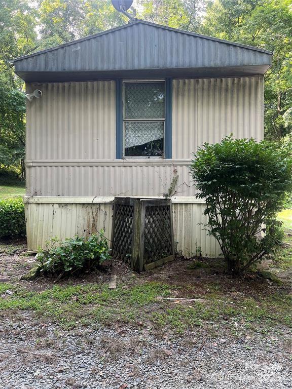424 Sleepy Hollow Ln, Hendersonville, NC 28792 - photo 2