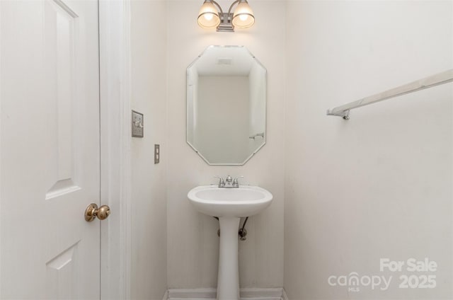 10024 Northwoods Forest Dr, Charlotte, NC 28214 - photo 11