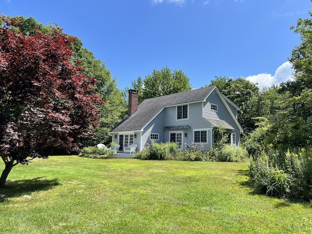 view of front of property with a front lawn