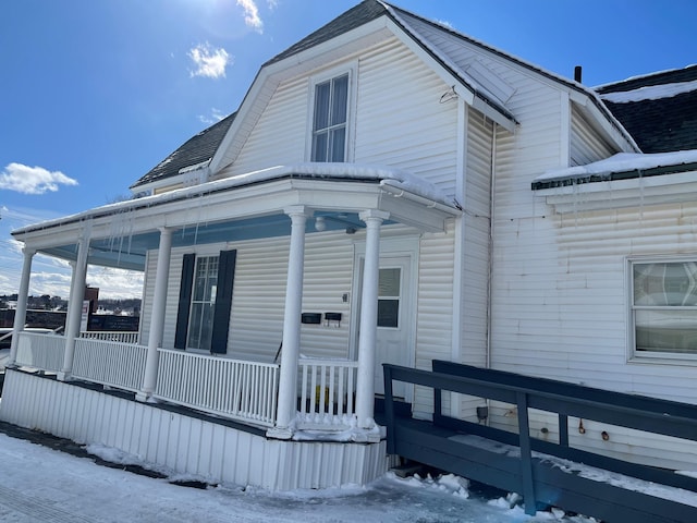 view of front facade with covered porch