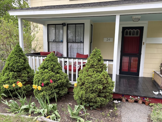 24 Glidden St, Waldoboro, ME 04572 - entrance to property with covered porch