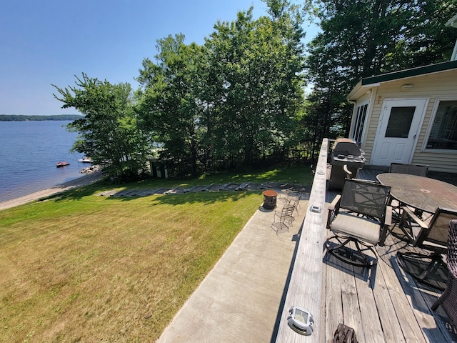 view of yard with a water view