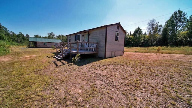 view of outdoor structure featuring a yard