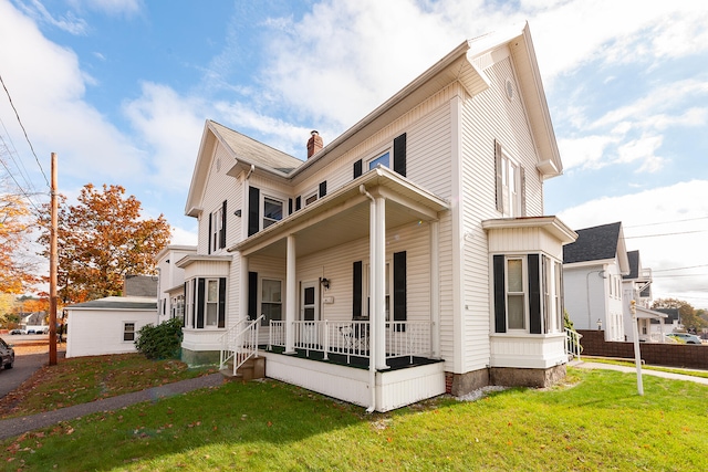 view of front of property with a front lawn and covered porch