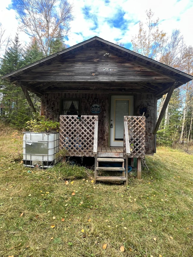 view of front of home with a front yard