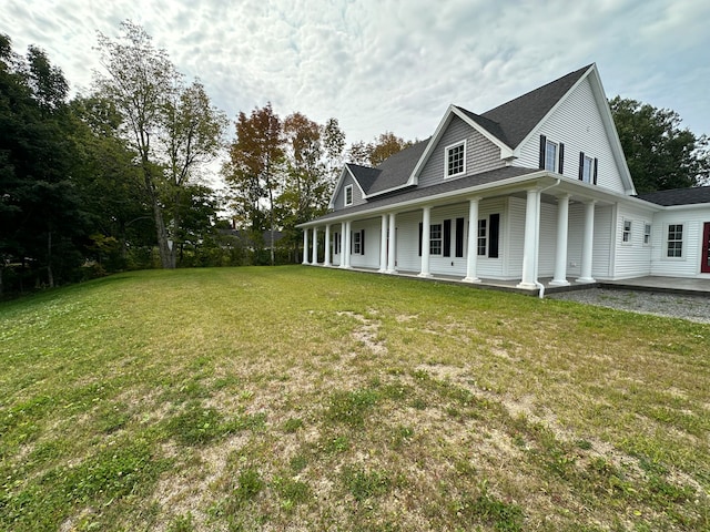 view of front of house featuring a front lawn