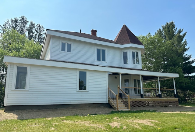 back of house featuring a lawn