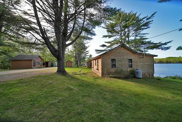 view of yard with a shed