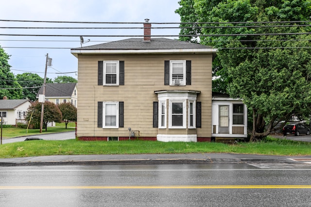 view of front facade featuring a front lawn