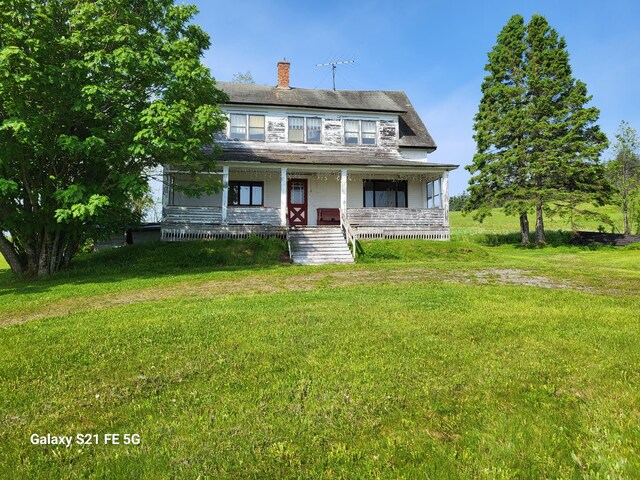 view of front of home featuring a porch and a front lawn