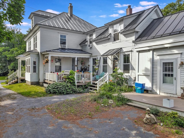 view of front of property with covered porch