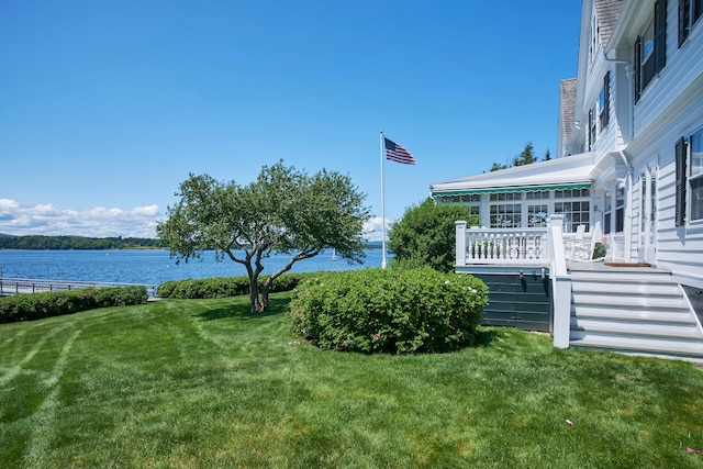 view of yard featuring a water view