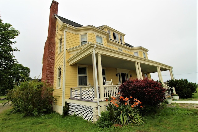 view of front facade featuring covered porch