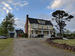 view of front facade with a porch