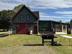 view of front of property with a front yard