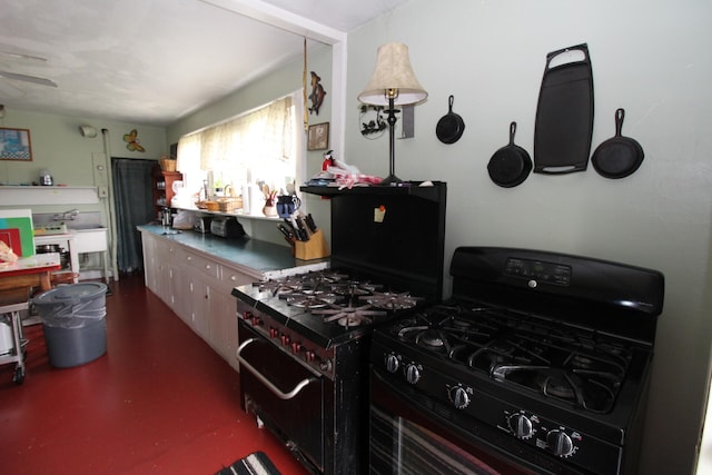 kitchen with ceiling fan and gas stove