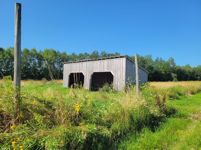 view of outdoor structure