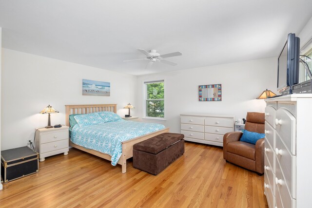 76 Heritage Dr Unit 5, Wells, ME 04090 - bedroom with light wood-style floors and ceiling fan