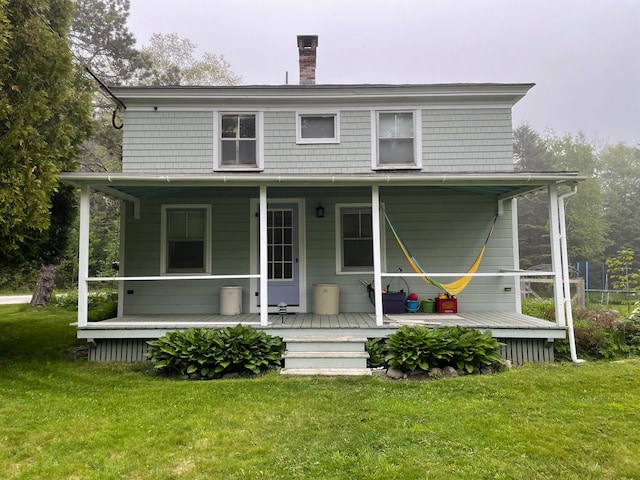 view of front of home featuring a front lawn