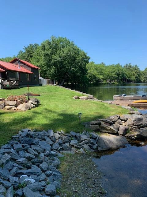 view of yard featuring a water view