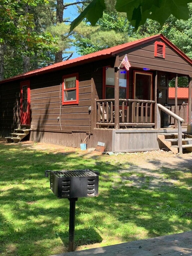 view of front of home with a front yard