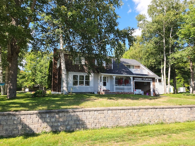 view of front facade with a porch and a front lawn