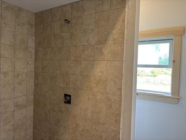 bathroom featuring tiled shower