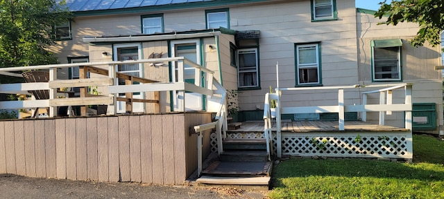 view of front facade featuring a deck