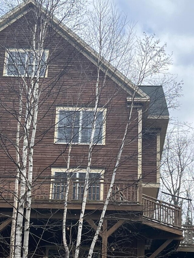 view of side of property featuring a balcony