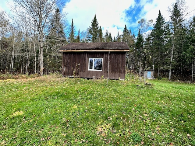 view of outdoor structure with a lawn