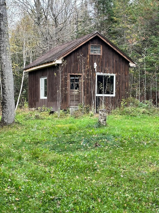 view of outdoor structure with a lawn