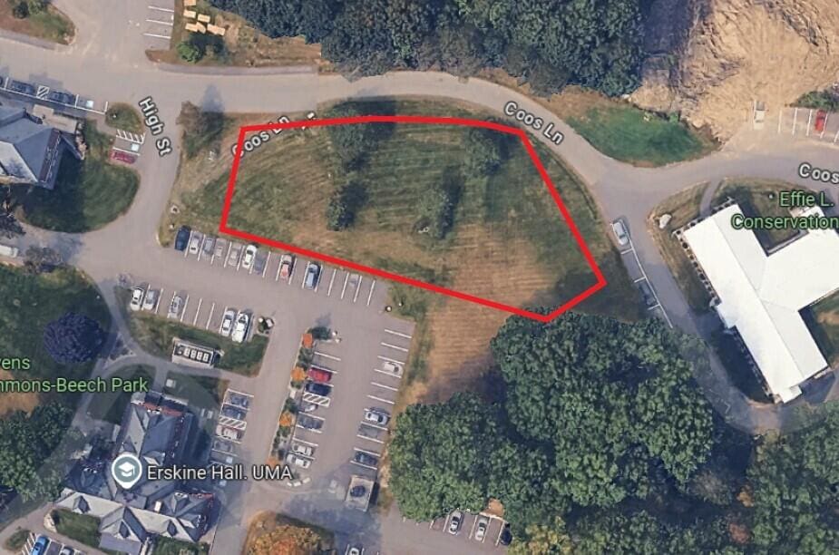8 Coos Ln, Hallowell, ME 04347