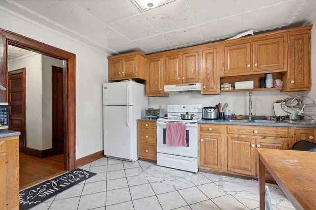 kitchen with light tile patterned floors, white appliances, sink, and ornamental molding