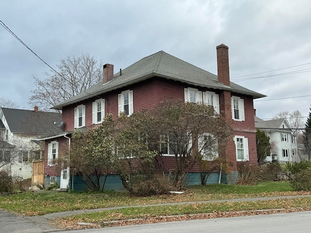 view of side of home featuring a lawn