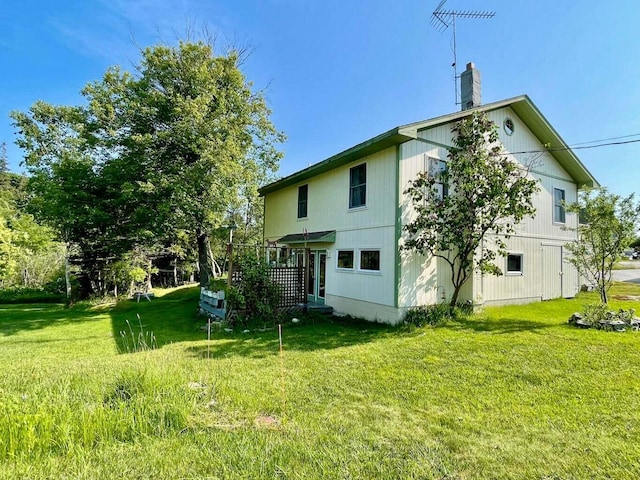 back of house featuring a yard