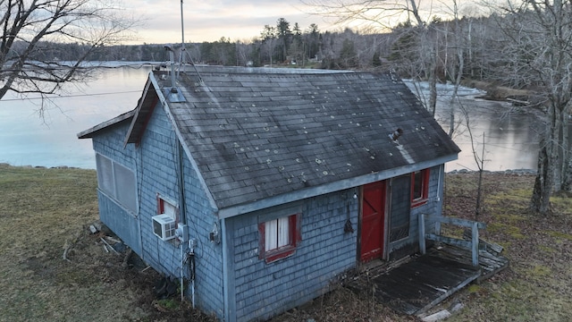 view of outdoor structure with an outbuilding