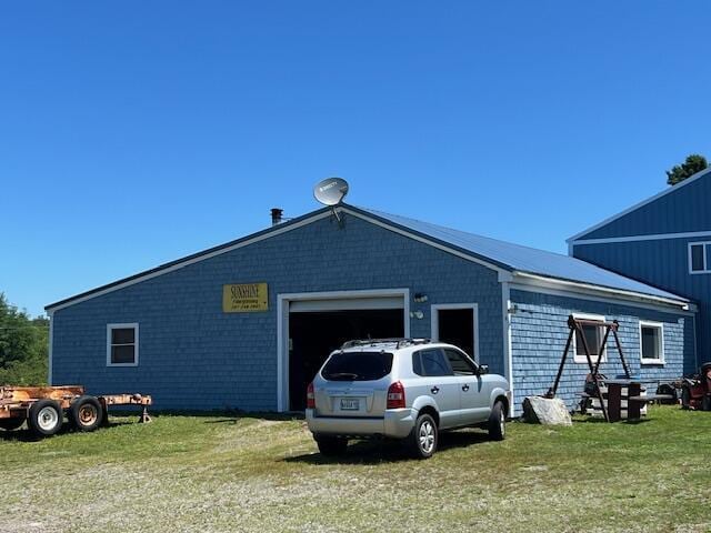 view of front of house with a front yard and a garage