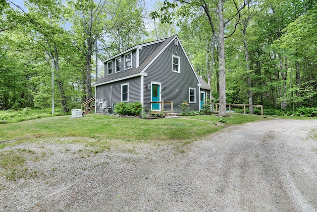 view of front of property with a front yard