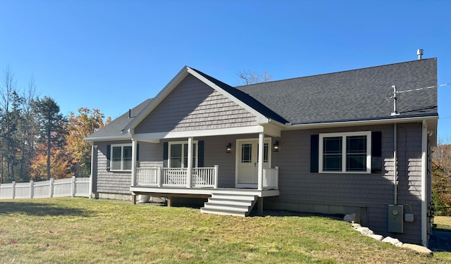 view of front facade featuring a front yard