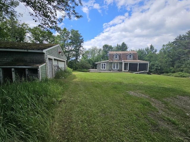 view of yard featuring an outdoor structure and a garage