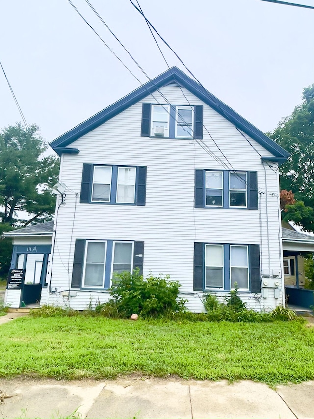 view of front of house with a front lawn