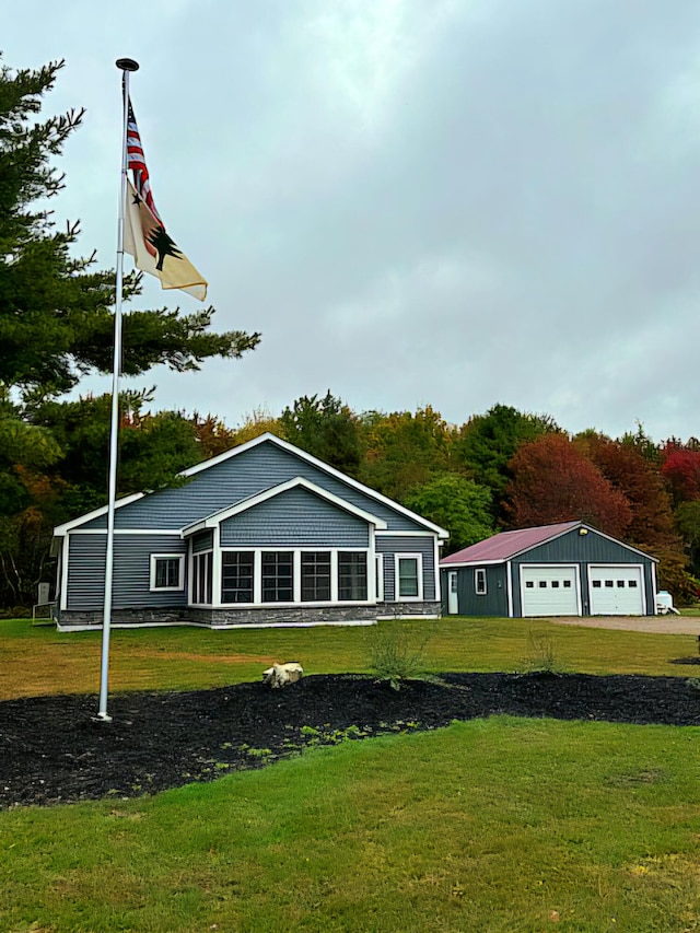 view of front facade featuring a front yard and a garage